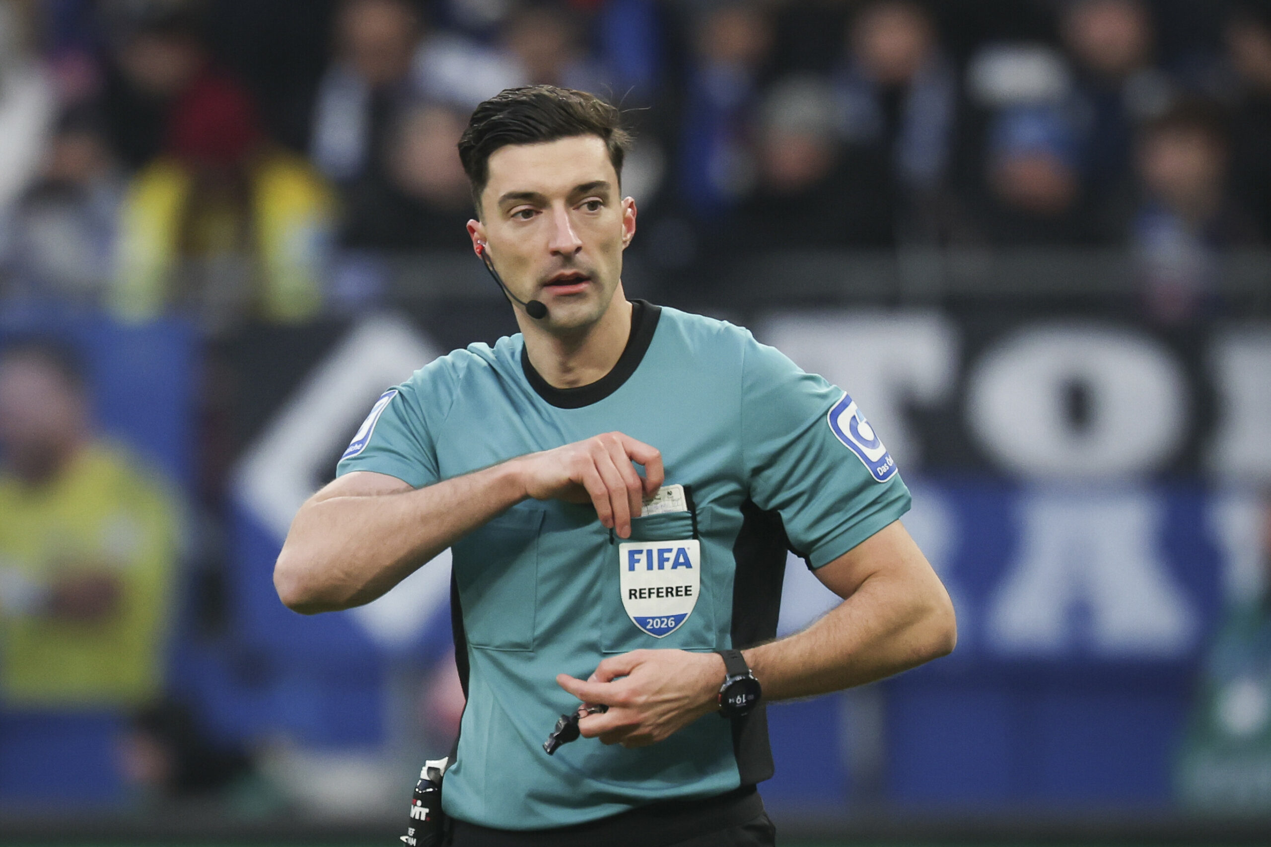 Schiedsrichter Florian Badstübner beim Spiel HSV gegen Union Berlin