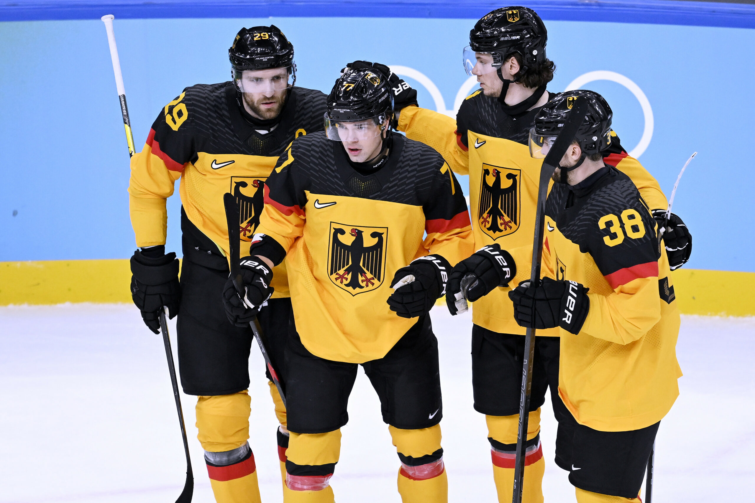 Deutsche Eishockey-Stars bejubeln das 3:0