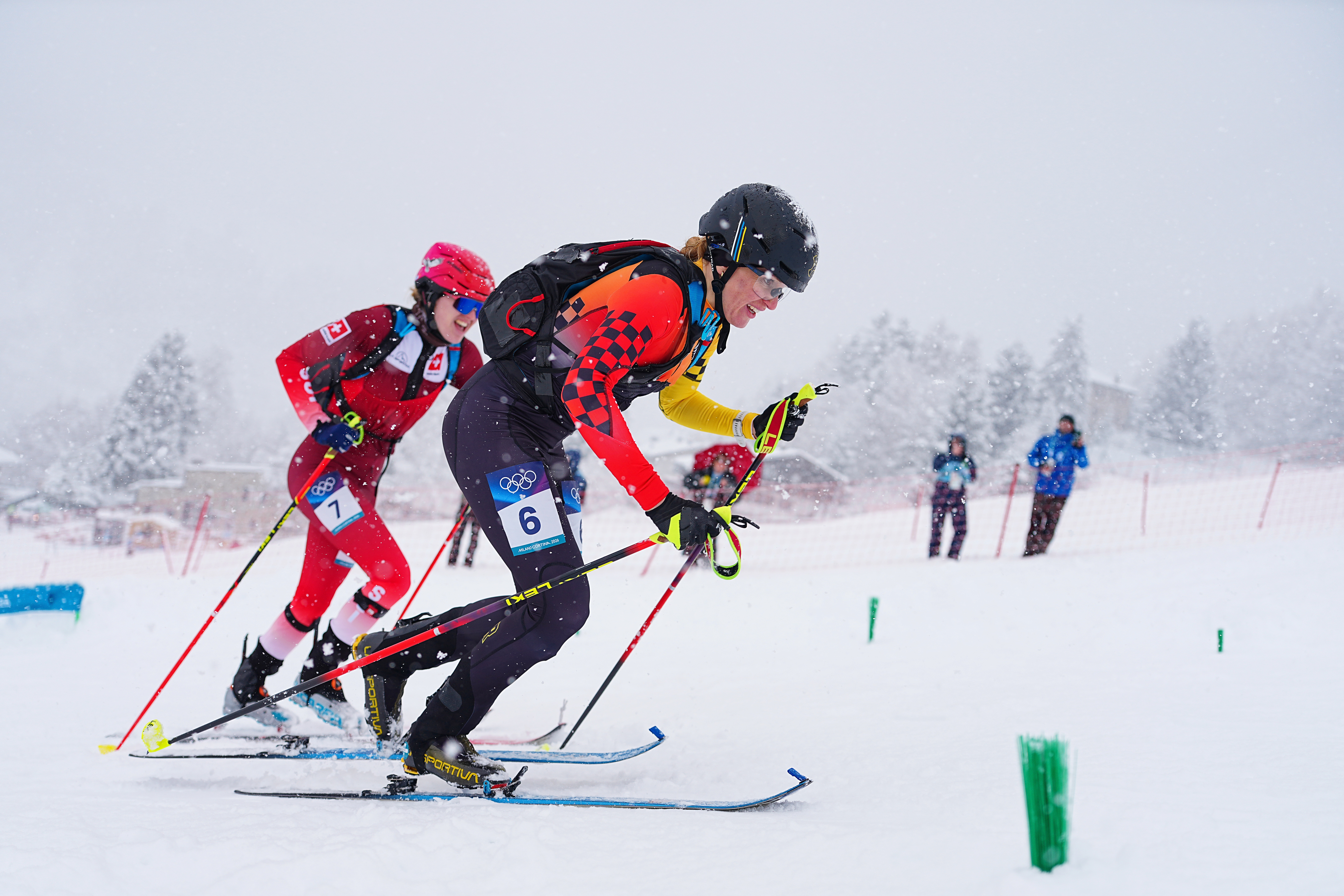 Tatjana Paller fährt mit einer Schweizerin.