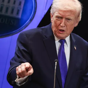 Donald Trump mit ausgestrecktem Zeigefinger