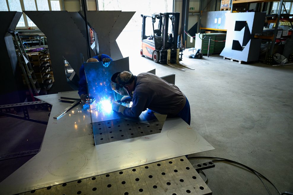 Das neue Wacken-Schild mit großen Buchstaben.