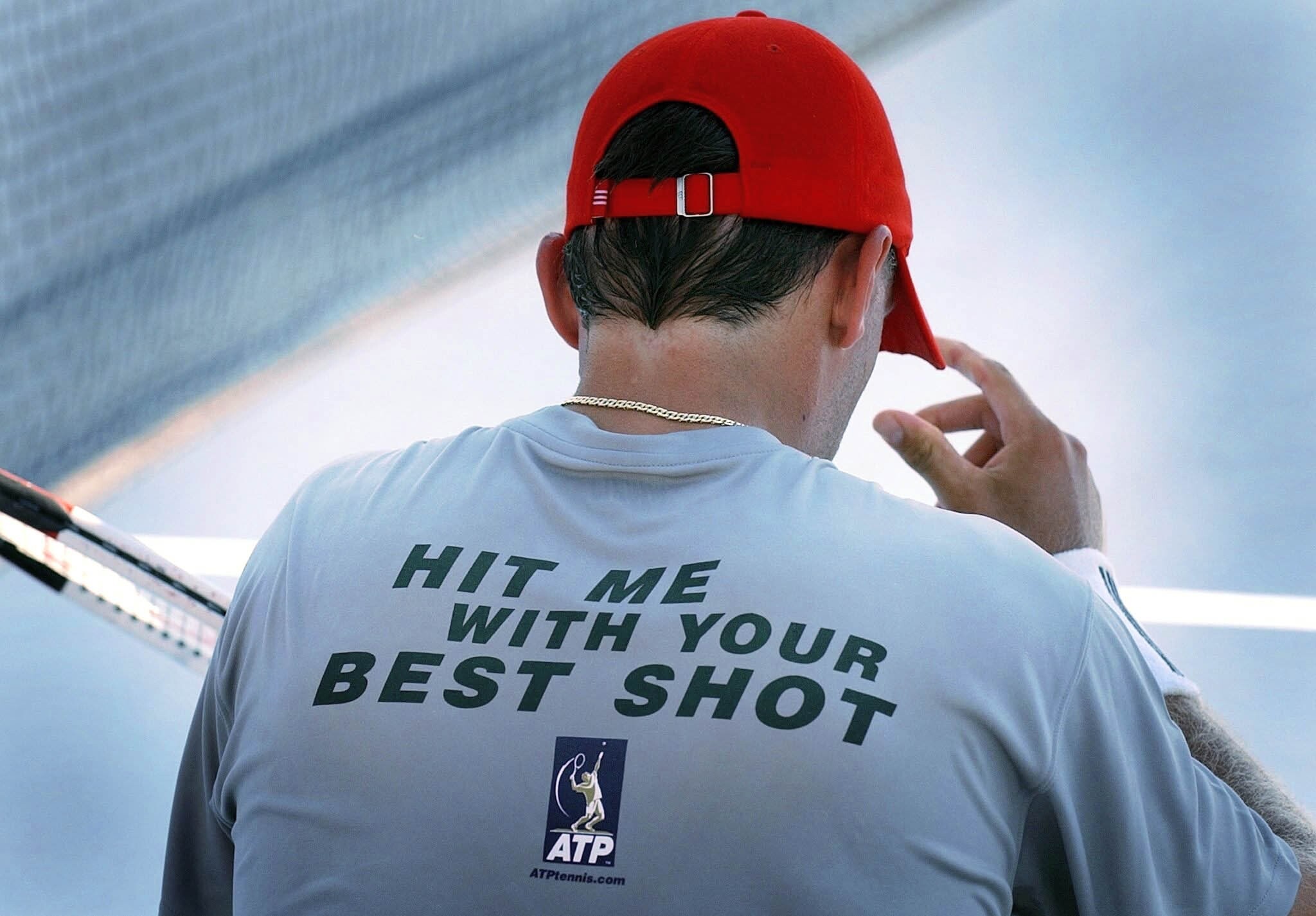 Tennisspieler mit Slogan