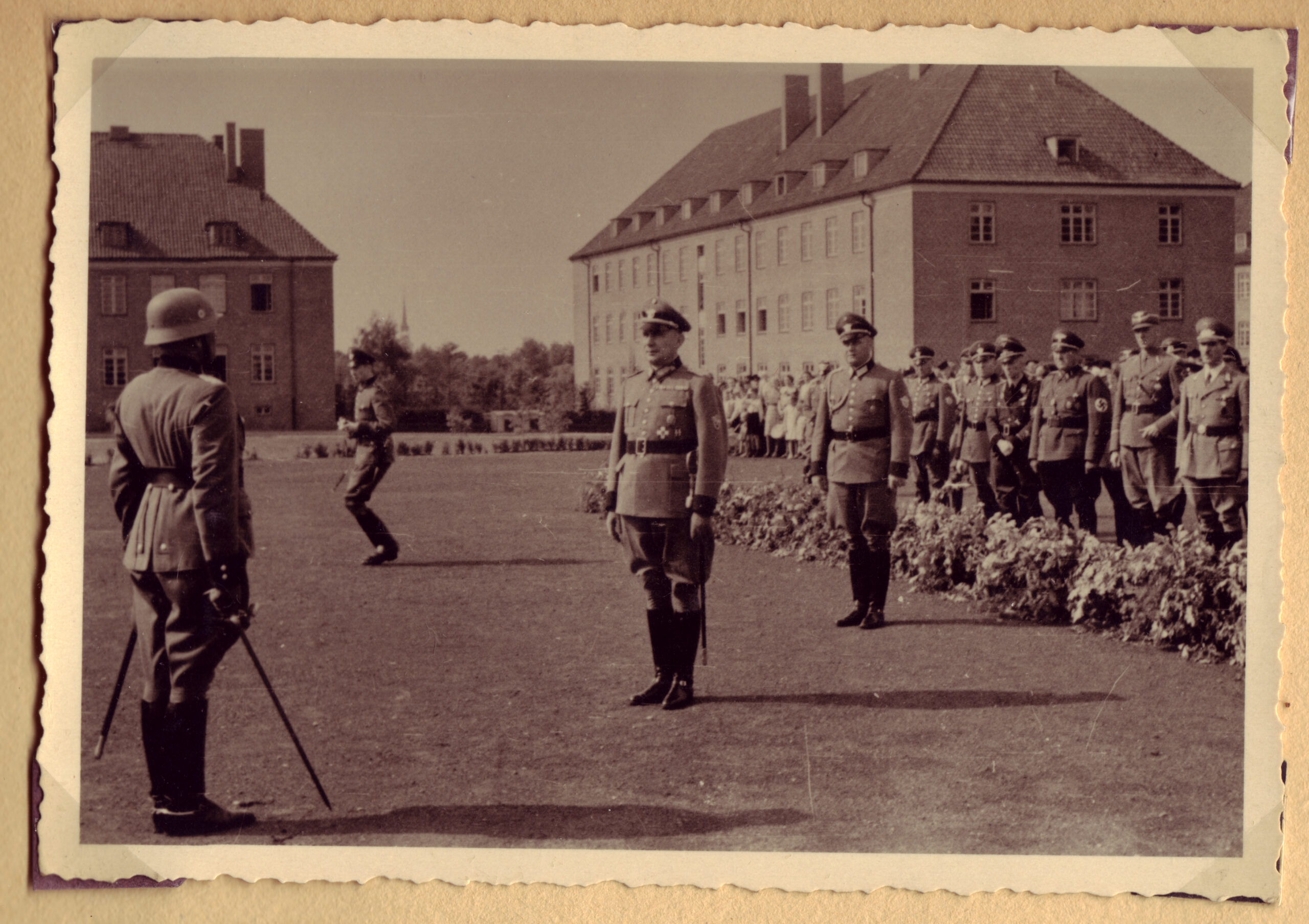 Aus Rekruten des Polizei-Ausbildungs-Bataillons wird im September 1940 das Polizei-Bataillon 305 aufgestellt, das später am Vernichtungskrieg beteiligt war.
