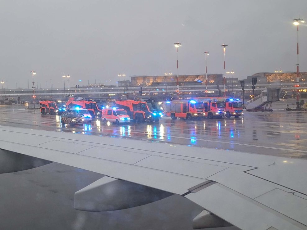Rettungsfahrzeuge auf Flughafen