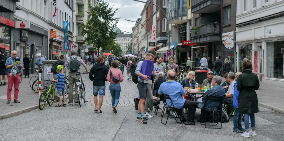 Das ursprüngliche Verkehrsprojekt „Ottensen macht Platz“ wurde gerichtlich gestoppt. Jetzt soll „freiRaum Ottensen“ darauf folgen.