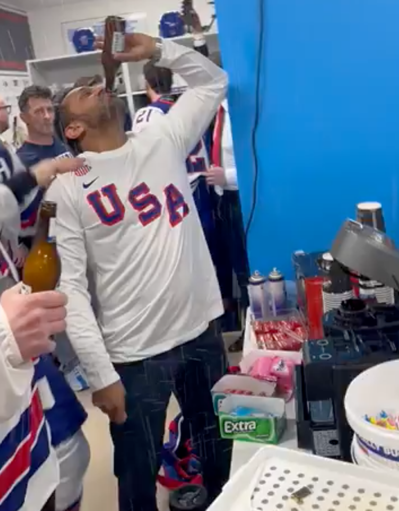 FBI-Chef Kash Patel bei der Kabinen-Party des US-Eishockey-Teams