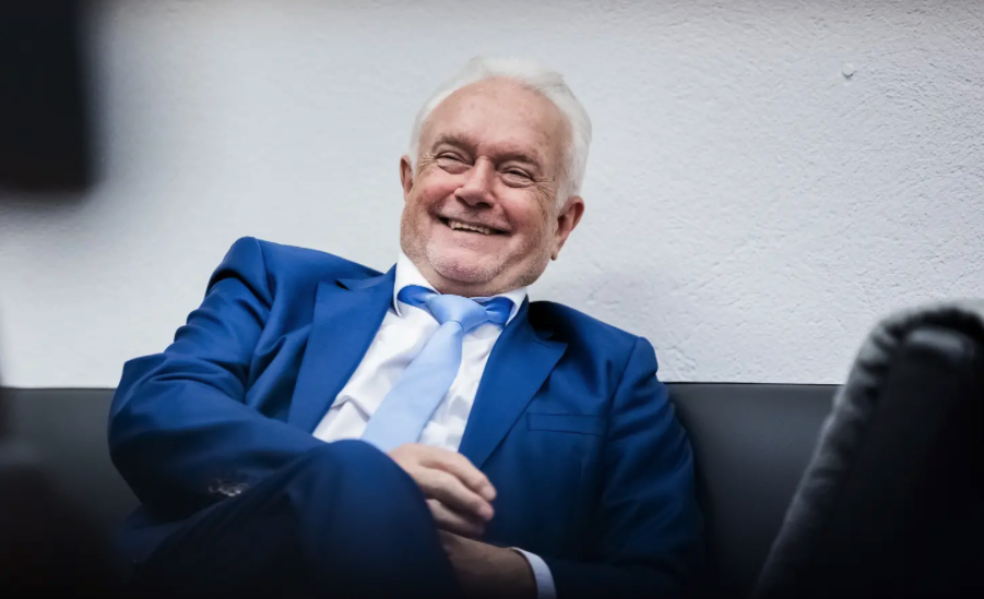 Wolfgang Kubicki lachend