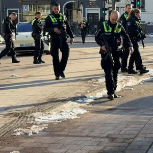 Polizeikräfte an einem Einsatzort