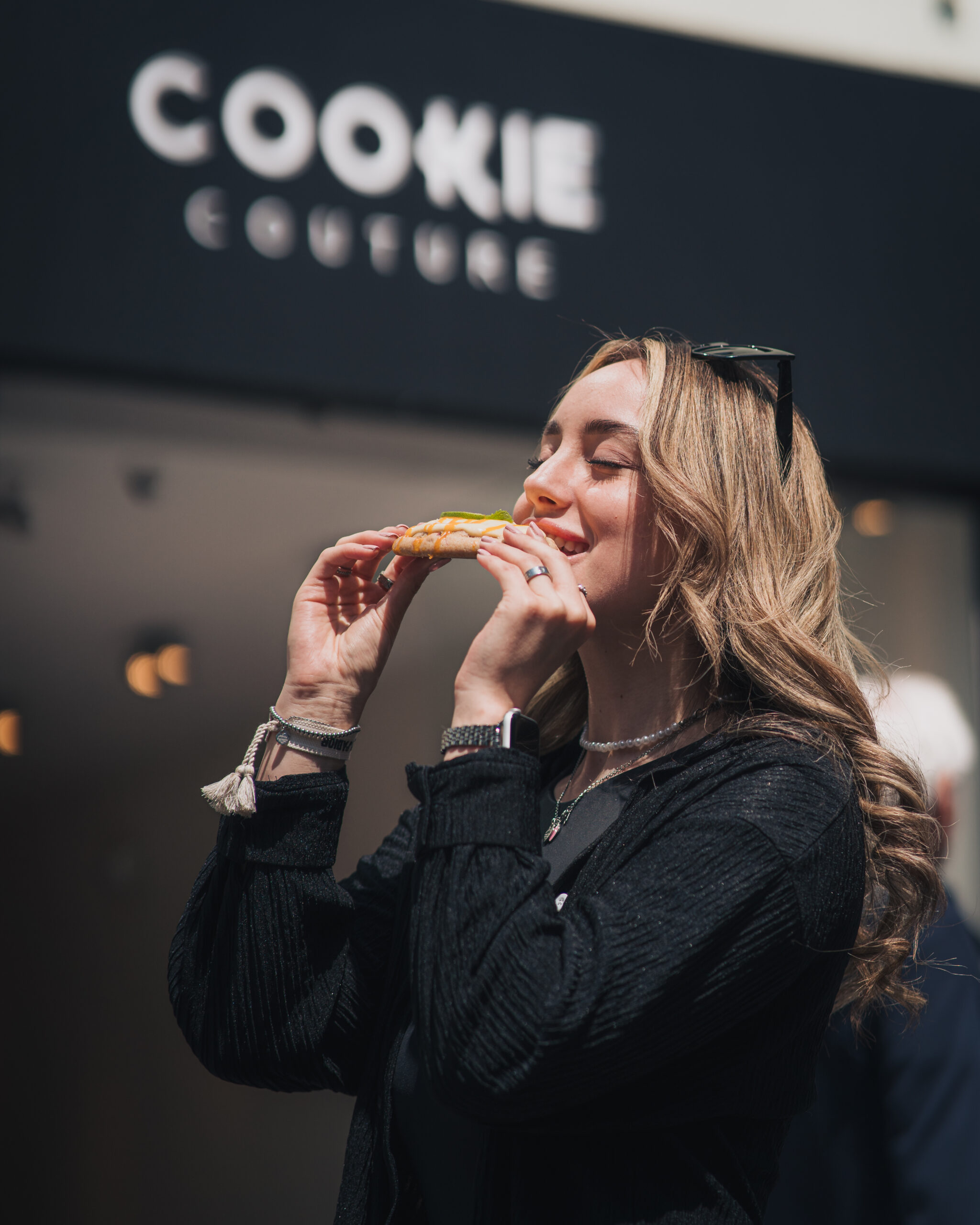 In Szene setzen: Influencer posten sich gerne mit den dekorierten Cookies.