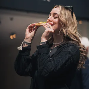 In Szene setzen: Influencer posten sich gerne mit den dekorierten Cookies.