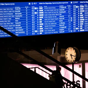 Eine Anzeigetafel am Berliner Hauptbahnhof (Symbolbild).