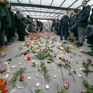 Dutzende nahmen an der U-Bahn-Station Wandsbek Markt Abschied von der getöteten 18-Jährigen.
