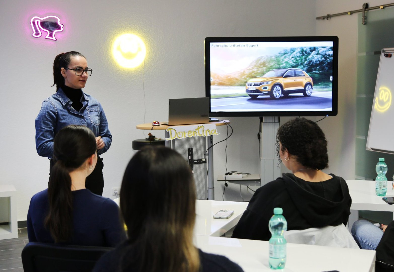 Dorentina Bitiqi, seit rund zwei Jahren Fahrschullehrerin