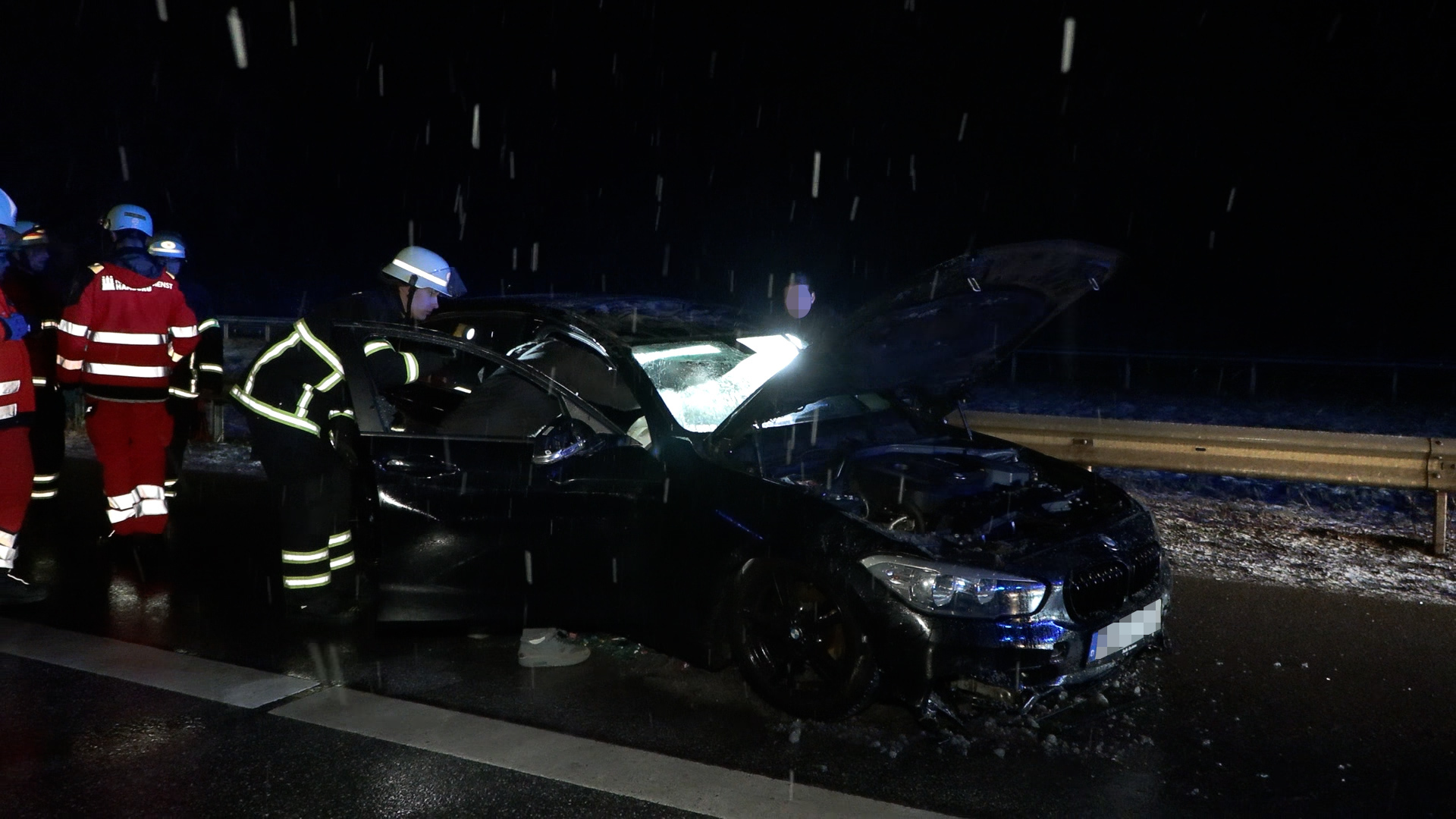 Der BMW hat sich auf der Autobahn 7 in Hamburg überschlagen.