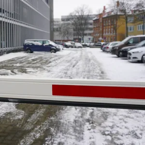 Die Parkplätze am Institut für Technische und Makromolekulare Chemie am Papendamm: Hier bestehe "erheblicher Eigenbedarf" der Universität.