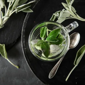 Hausmittel Salbeitee