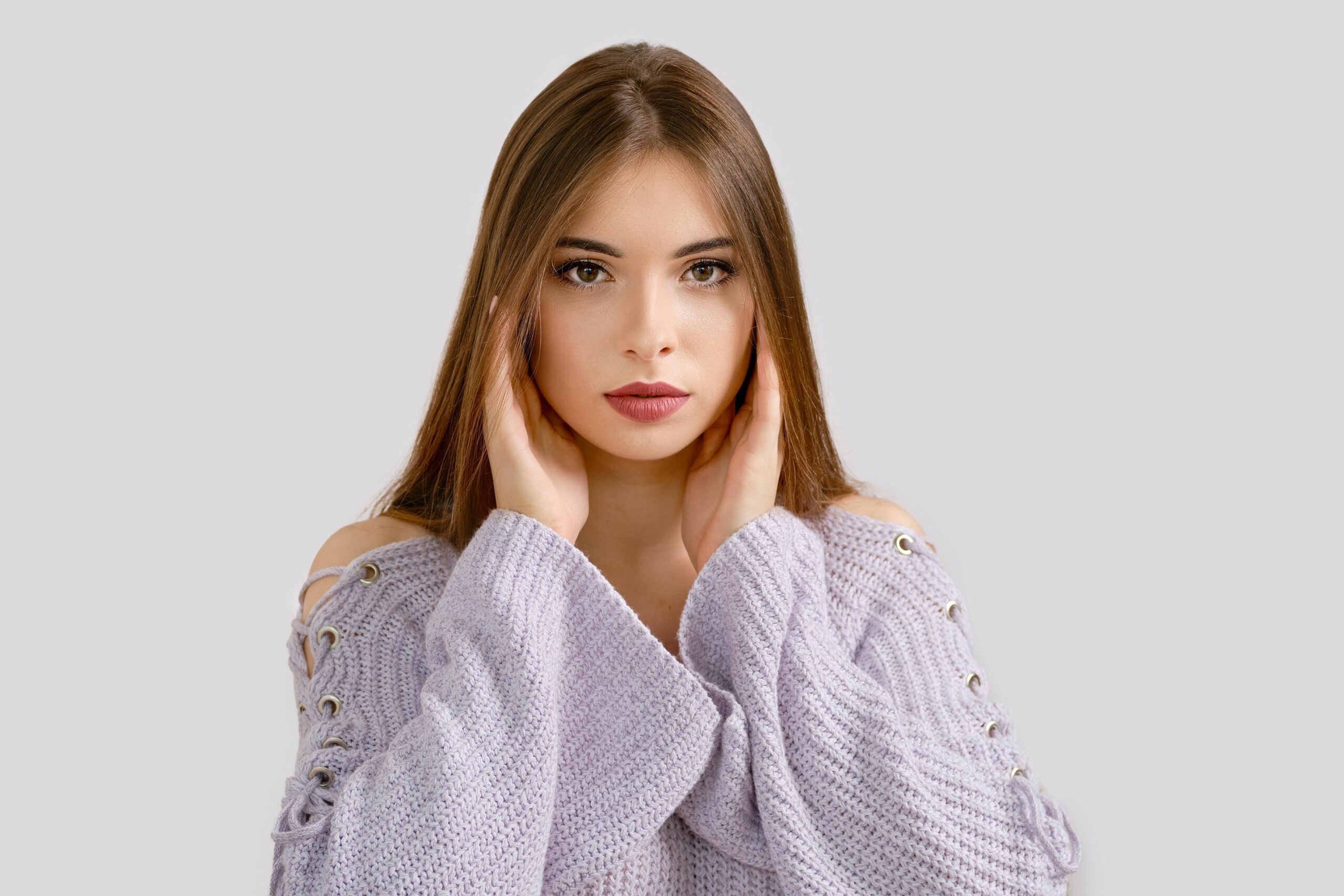 Eine Frau mit Ohrendruck