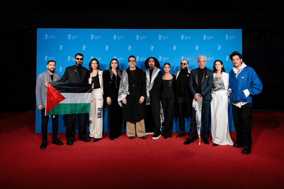 Der Regisseur und Aktivist Abdallah Alkhatib (Mitte rechts) und sein Team.