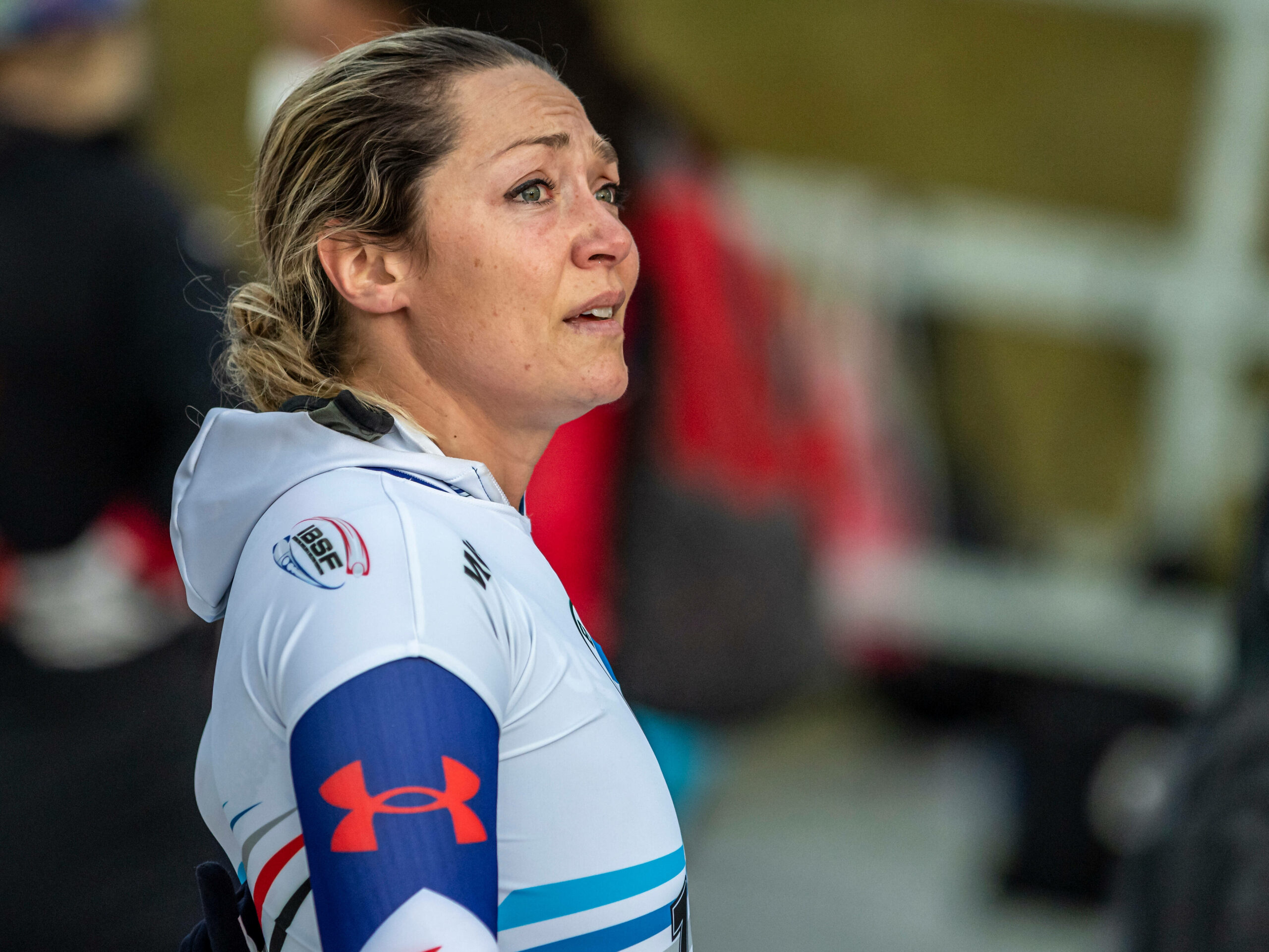 Kati Uhlaender schaut besorgt