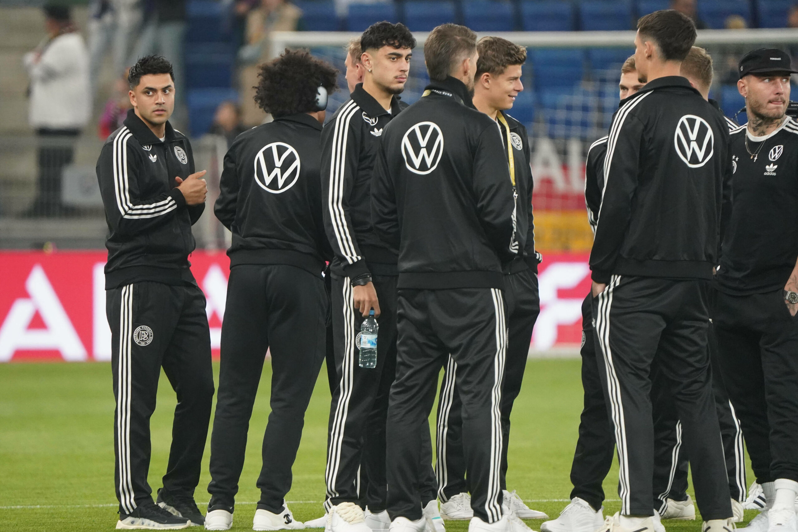 Die DFB-Profis bei der Platzbegehung