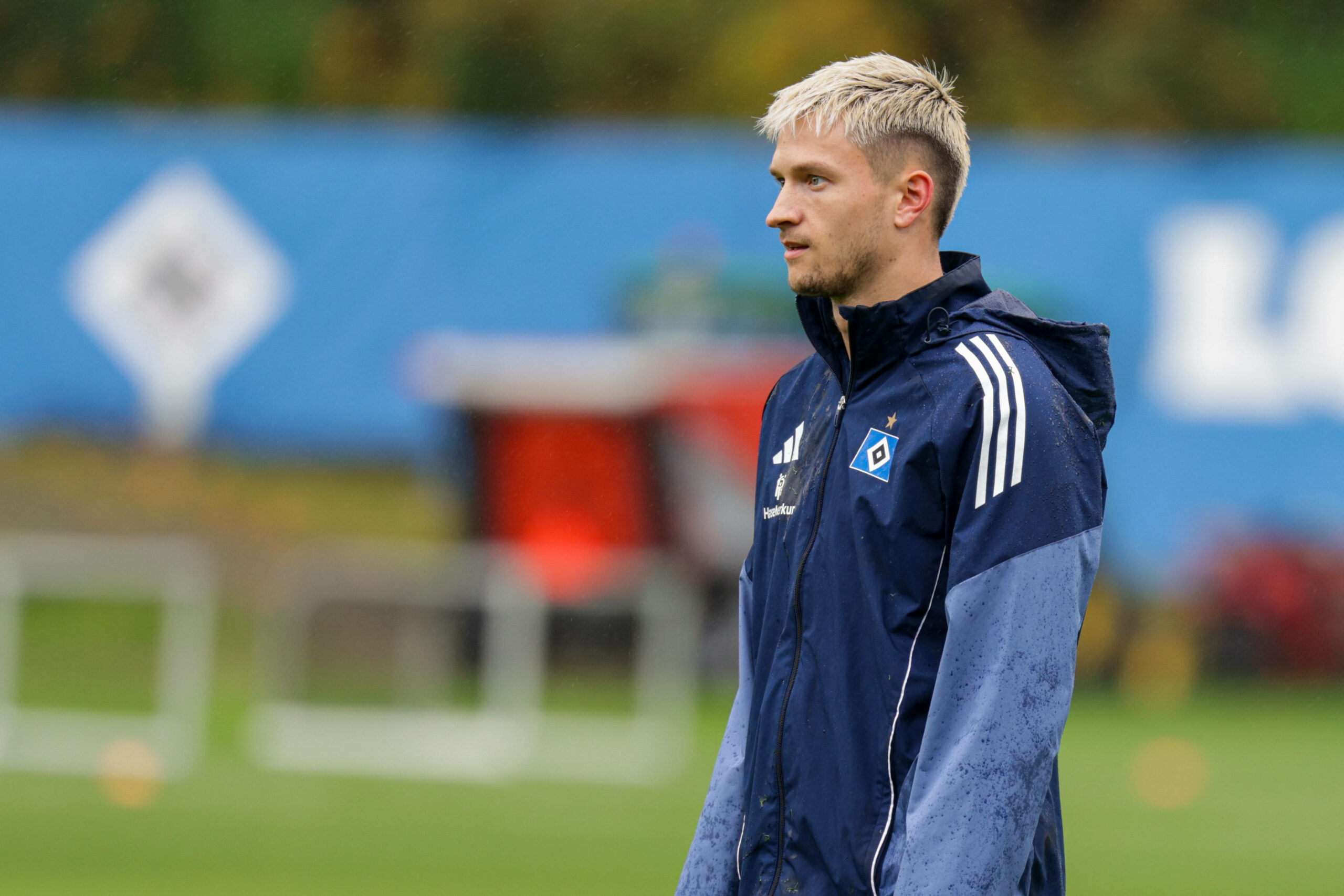 Noah Katterbach beim Training der HSV-Profis