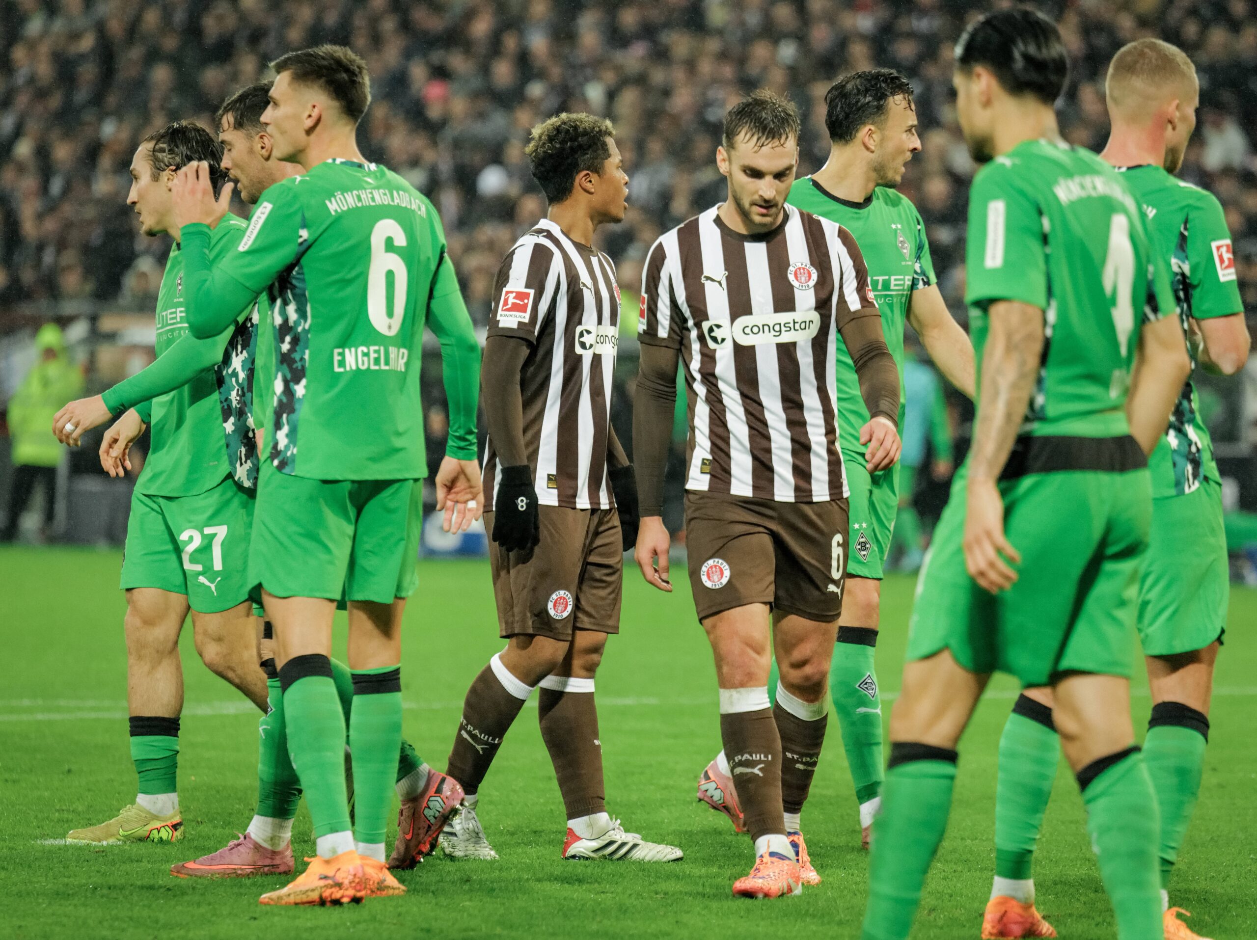 Joel Chima Fujita und James Sands gegen Gladbach