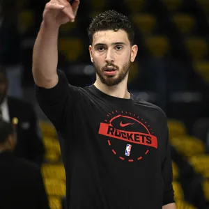 Alperen Sengün von den Houston Rockets ruft etwas neben auf dem Spielfeld