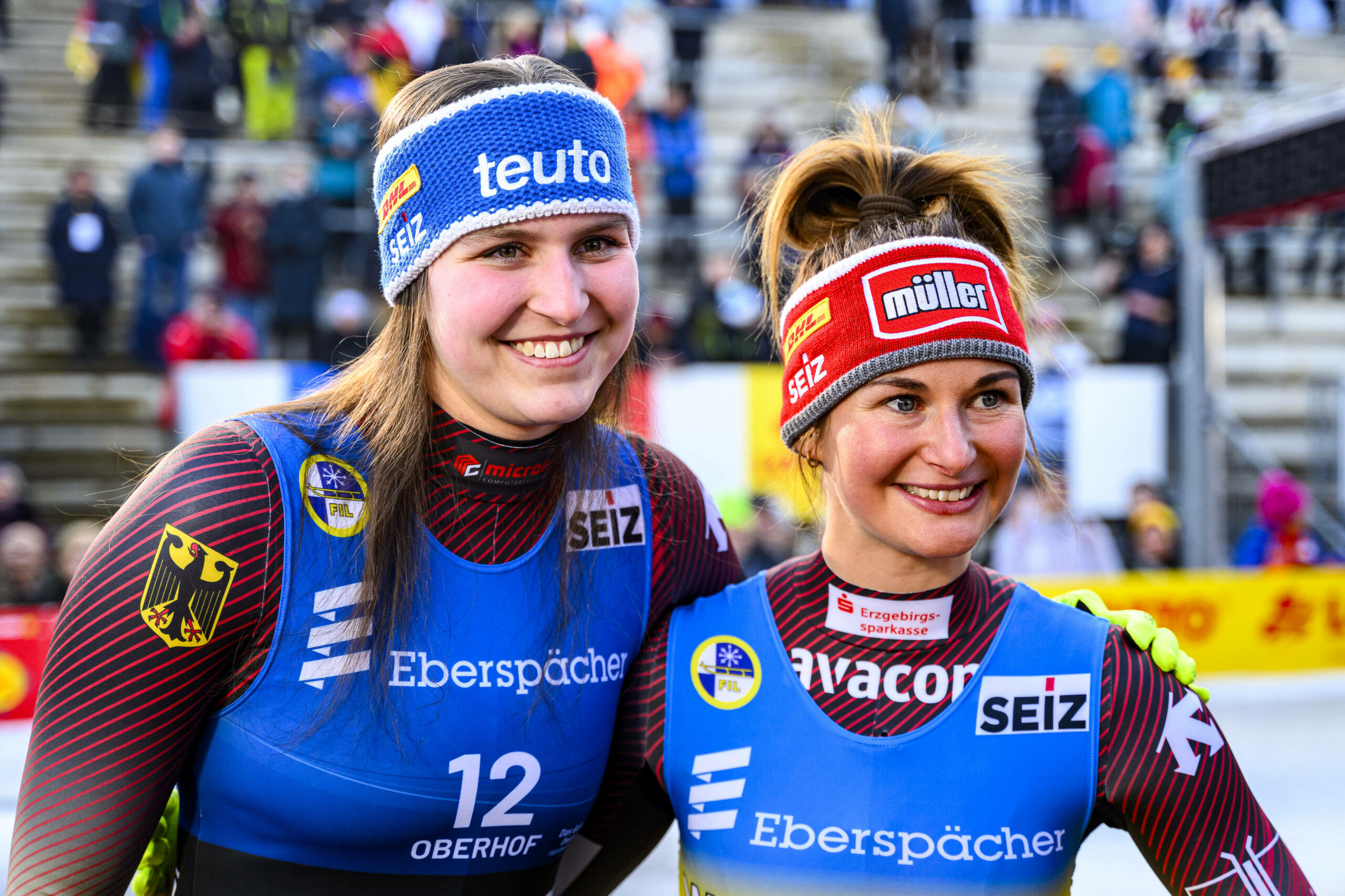 Merle Fräbel und Julia Taubitz liegen im Eiskanal vorn.