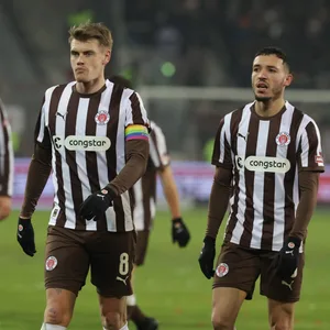 Eric Smith und Mathias Pereira Lage beim Derby am Millerntor