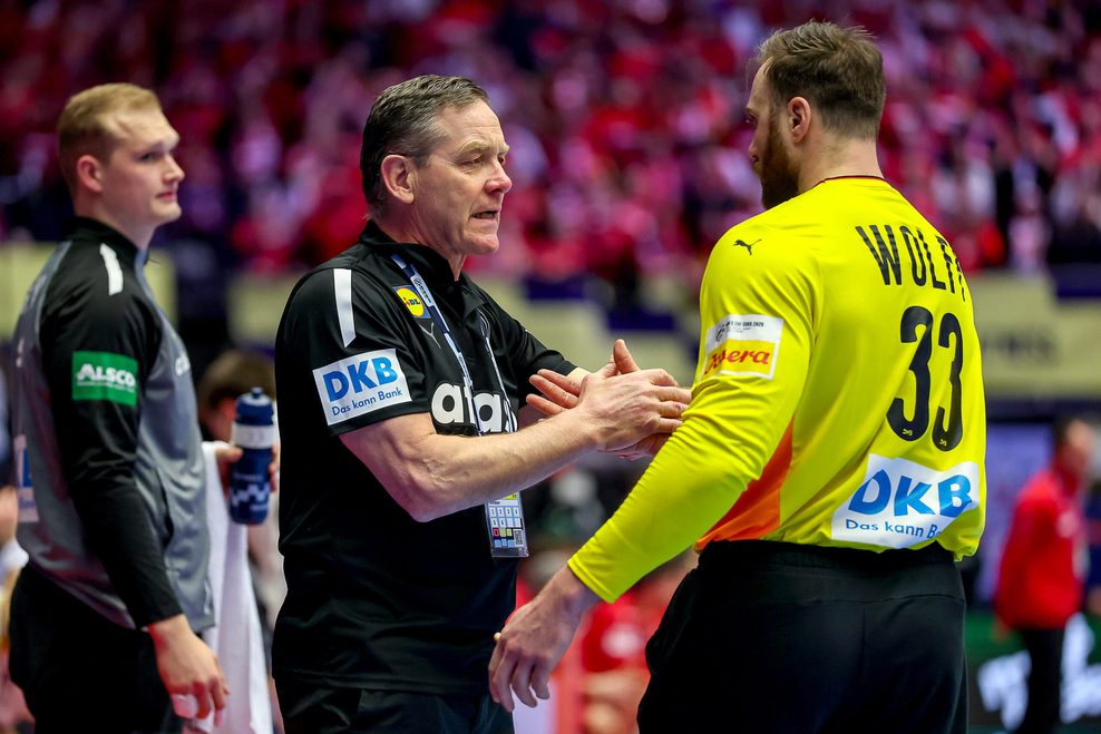 Alfred Gislason und Andreas Wolff klatschen ab