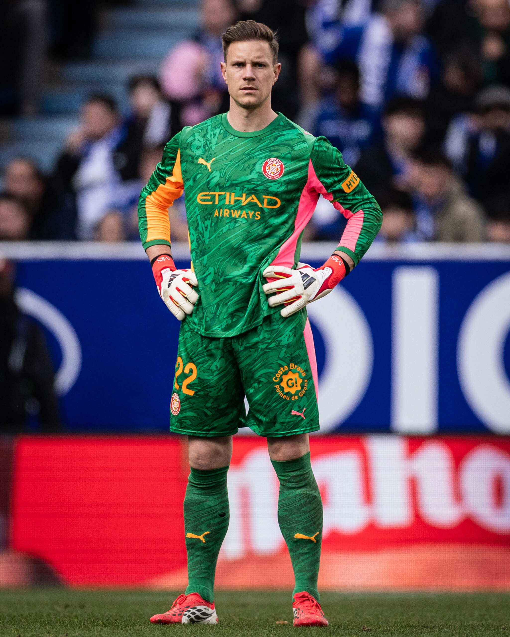 Marc-André ter Stegen steht fokussiert auf dem Platz