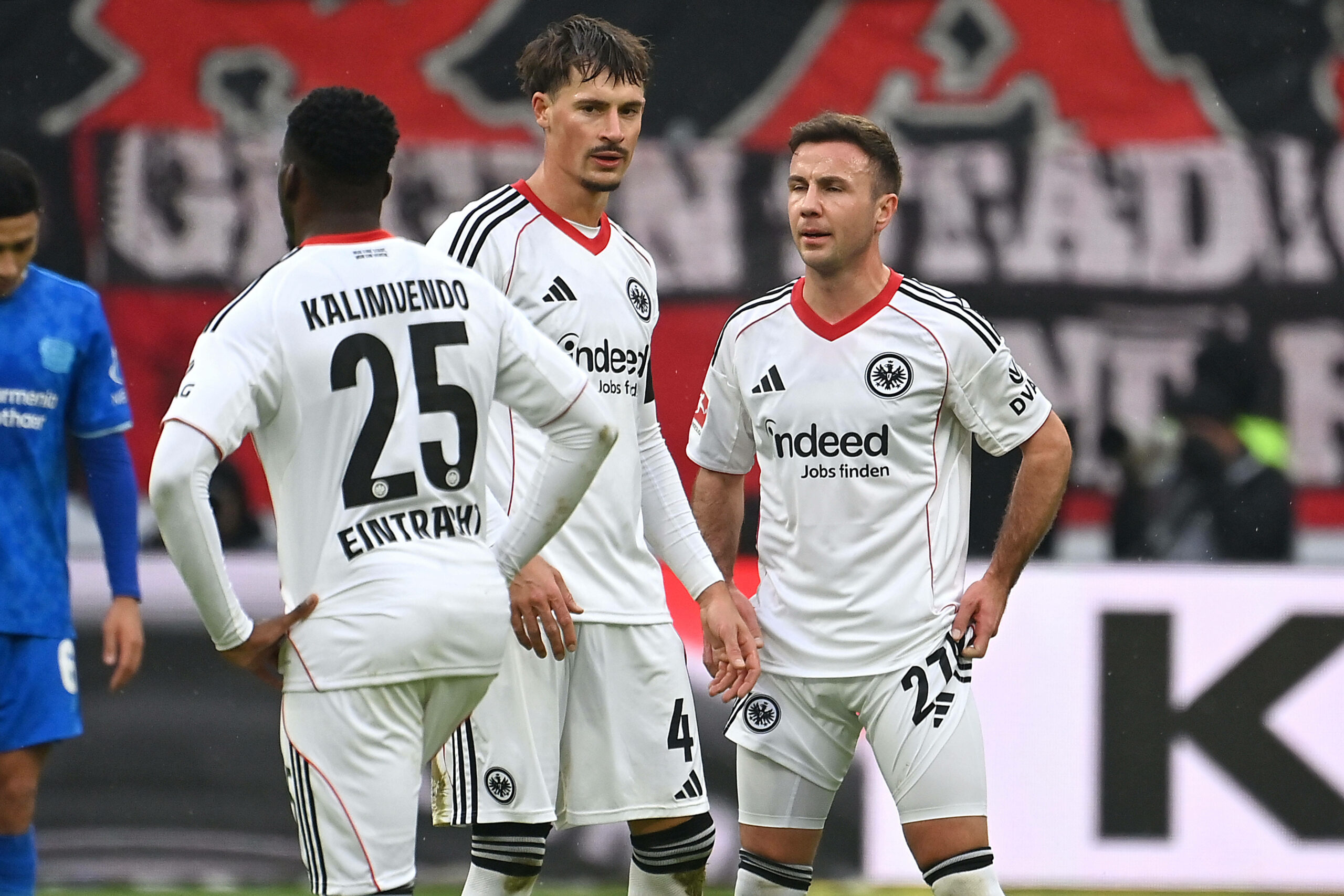 Robin Koch und Mario Götze schauen enttäuscht