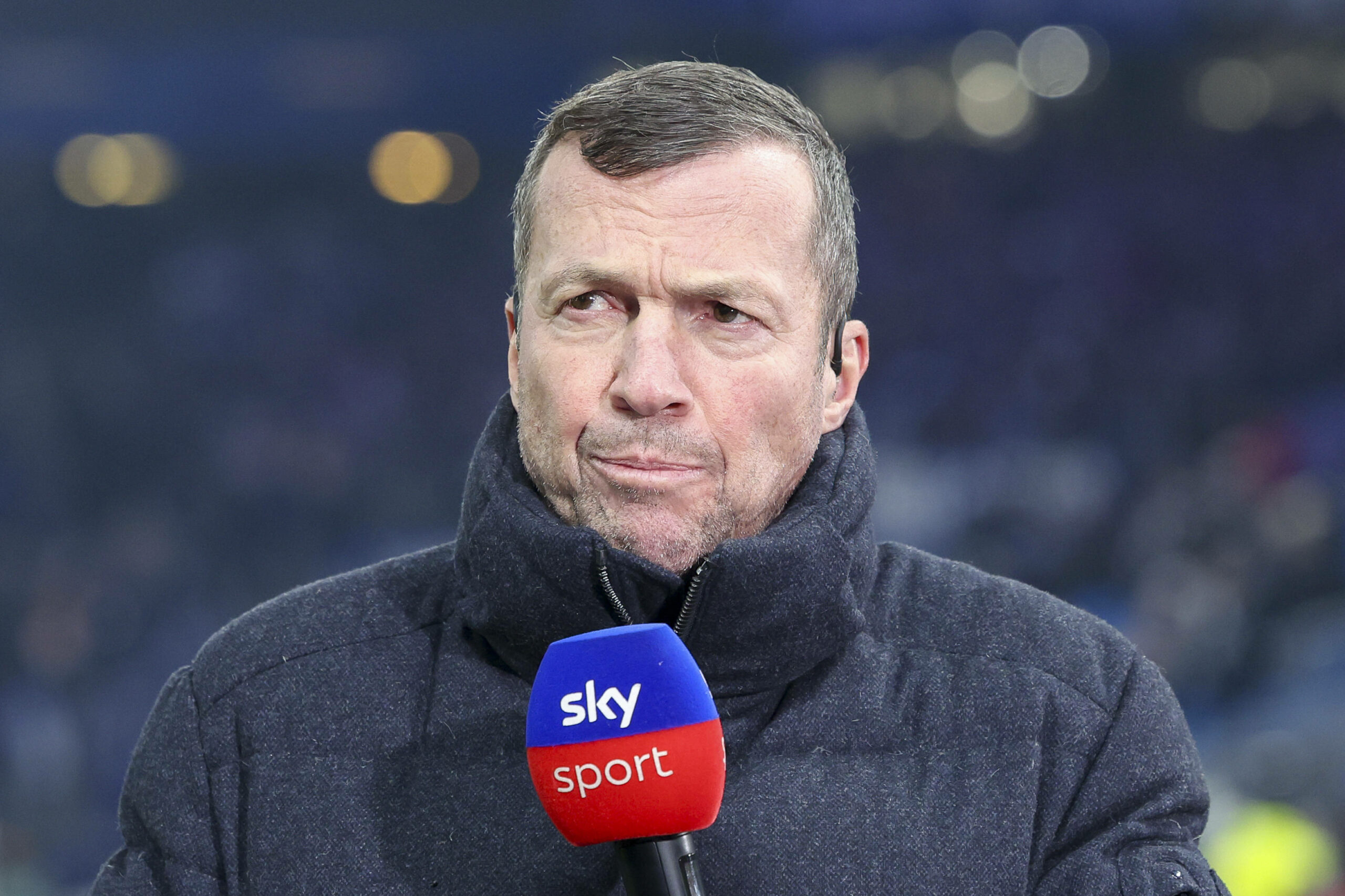 Lothar Matthäus mit dem Sky-Mikrofon