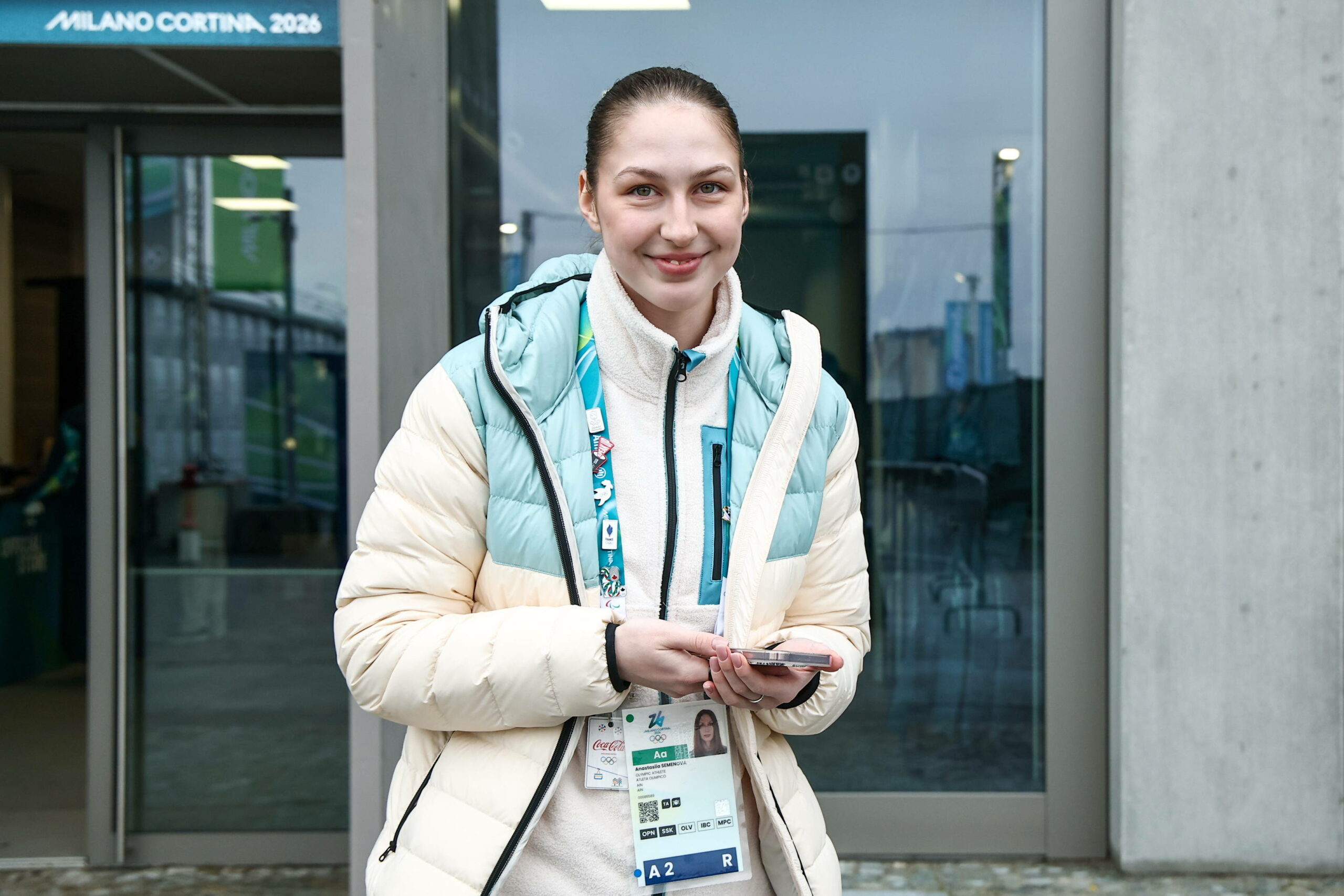 Die russische Eisschnellläuferin Anastasiia Semenova lacht