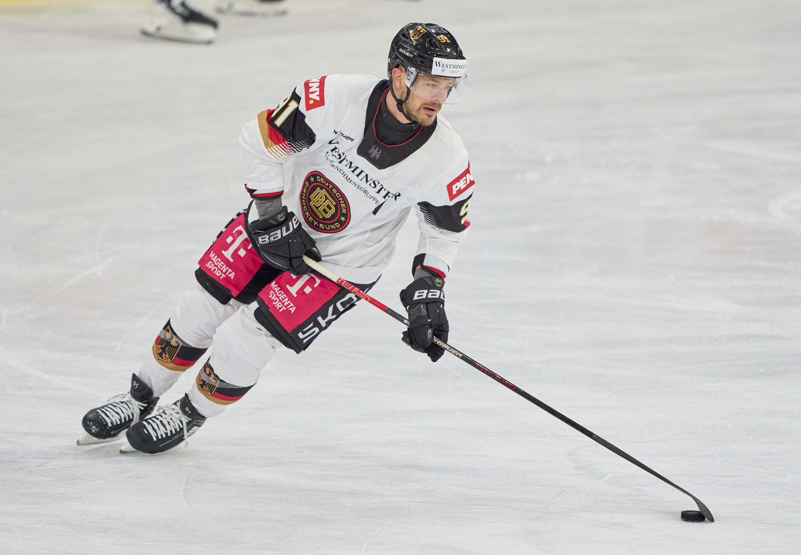 Eishockeyspieler Moritz Müller bei einem Vorbereitungsspiel vor dem Olympia-Autakt