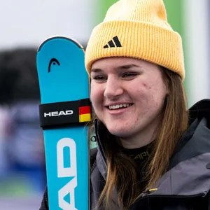 Emma Aicher lacht bei den Olympischen Winterspielen