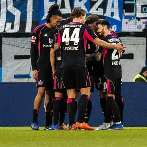 Der HSV jubelt über das 2:0 in Heidenheim.