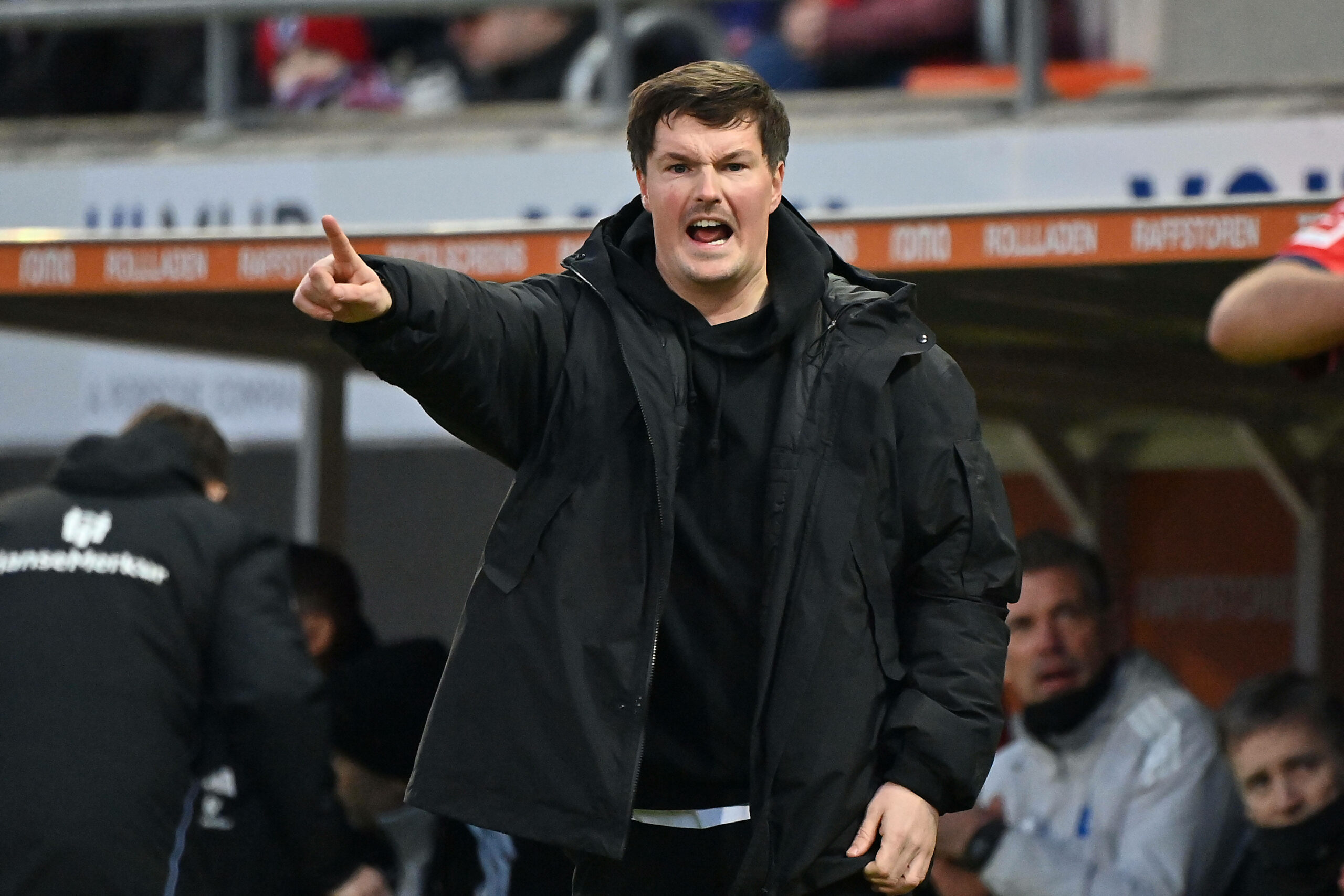 HSV-Trainer Merlin Polzin beim 2:0-Sieg in Heidenheim.