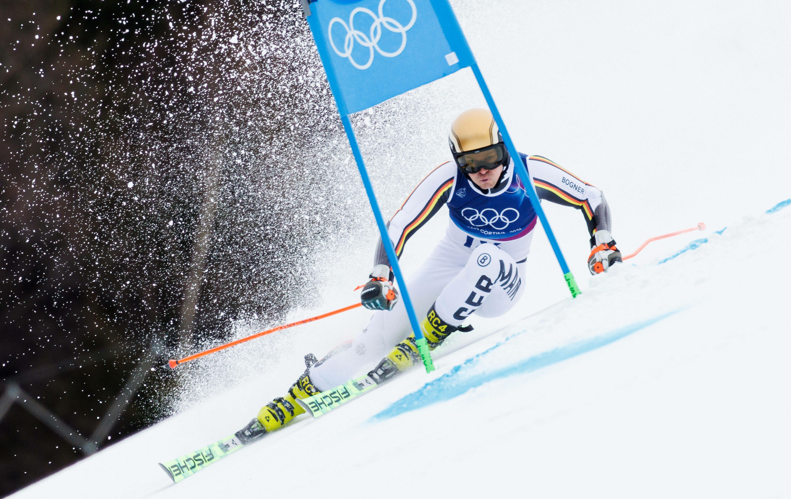 Die TV-Quoten stimmen: Fabian Gratz umkurvt im Riesenslalom ein Hindernis