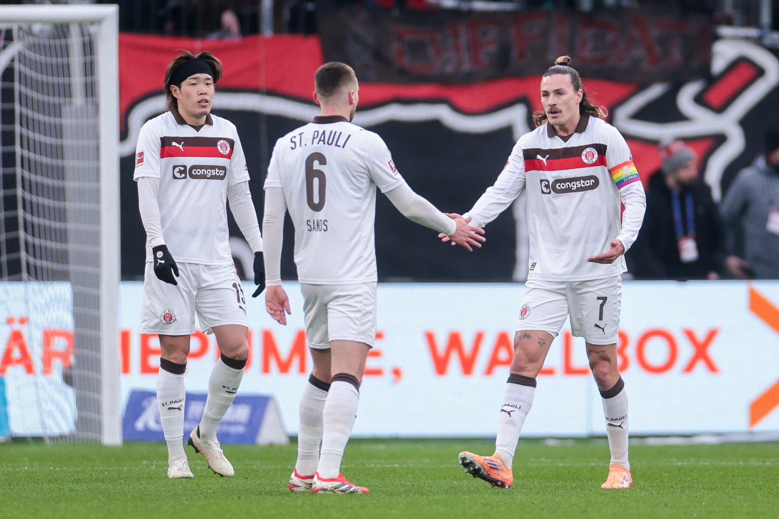 Tomoya Ando, James Sands und Jackson Irvine sind auch als Nationalspieler gefragt.