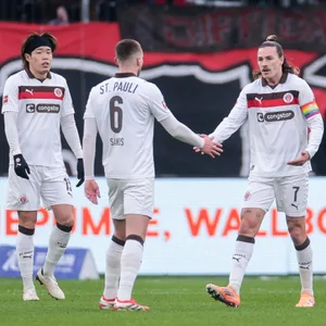 Tomoya Ando, James Sands und Jackson Irvine sind auch als Nationalspieler gefragt.