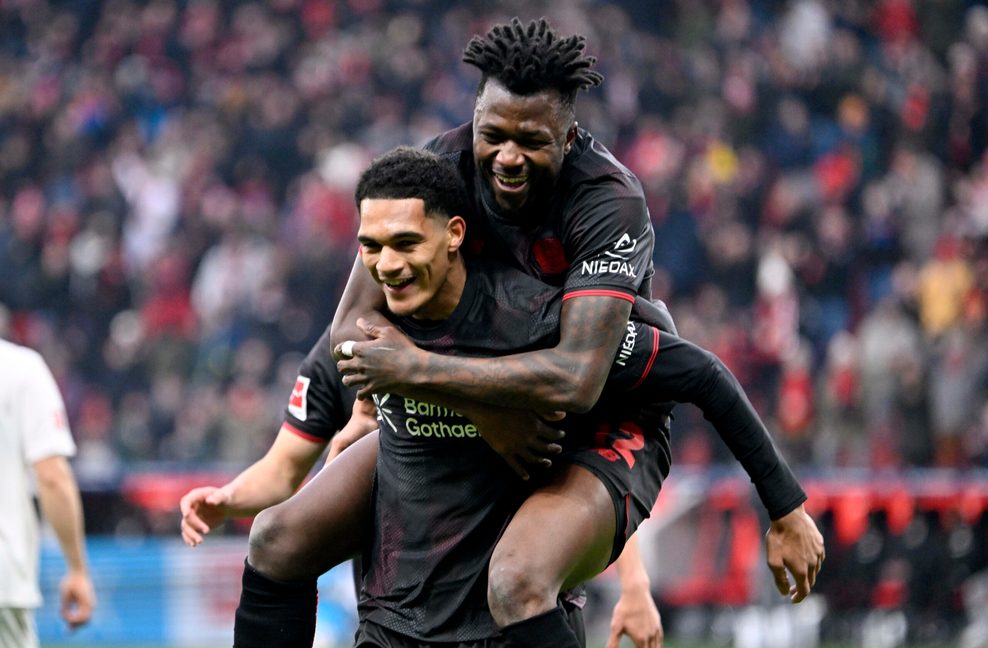 Jarell Quansah und Edmond Tapsoba jubeln