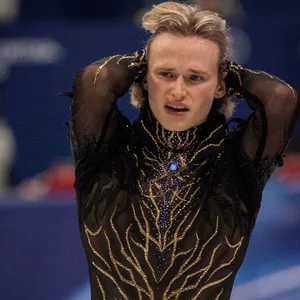 Ilia Malinin schlägt die Hände über dem Kopf zusammen