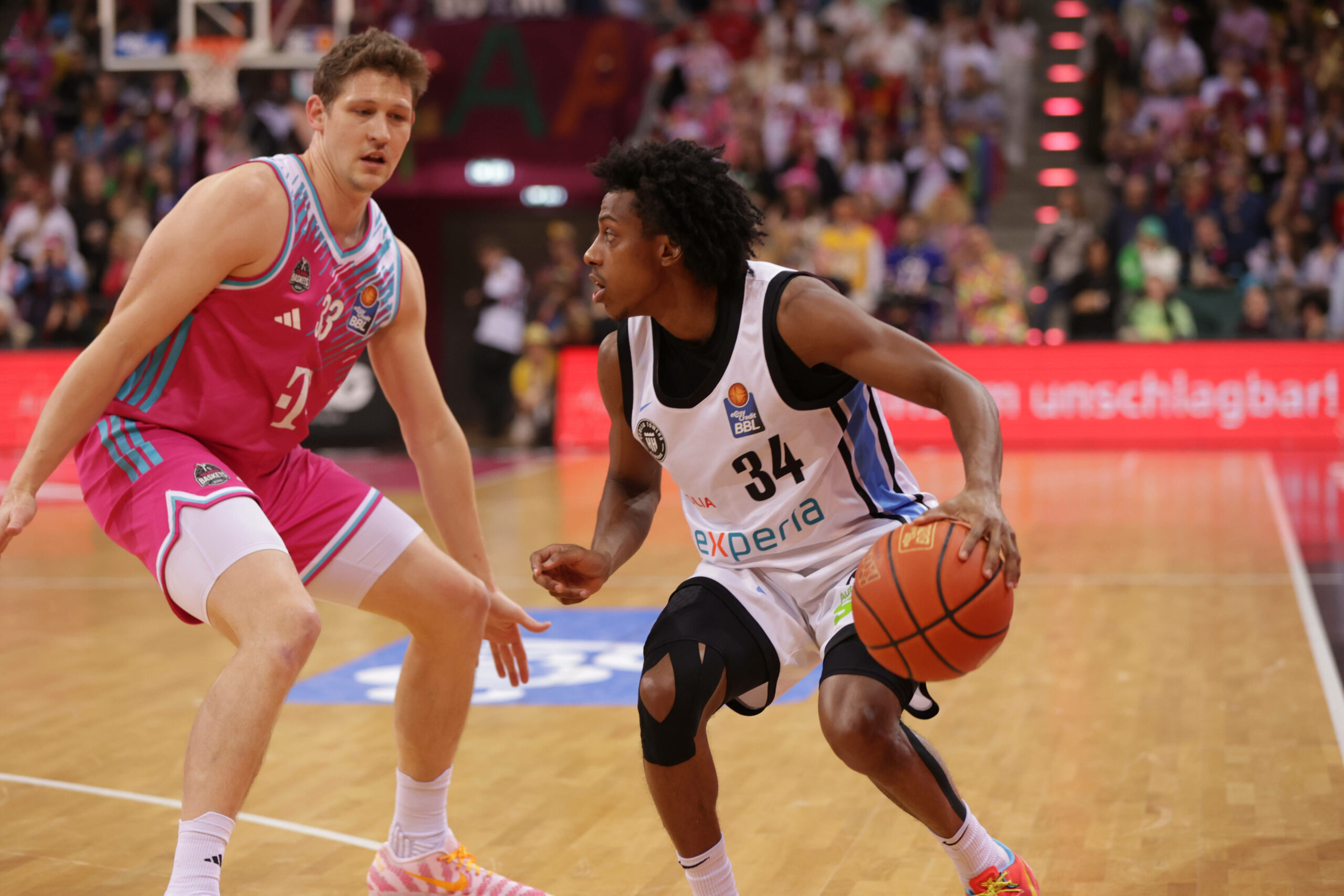 Ross Williams im Dribbling