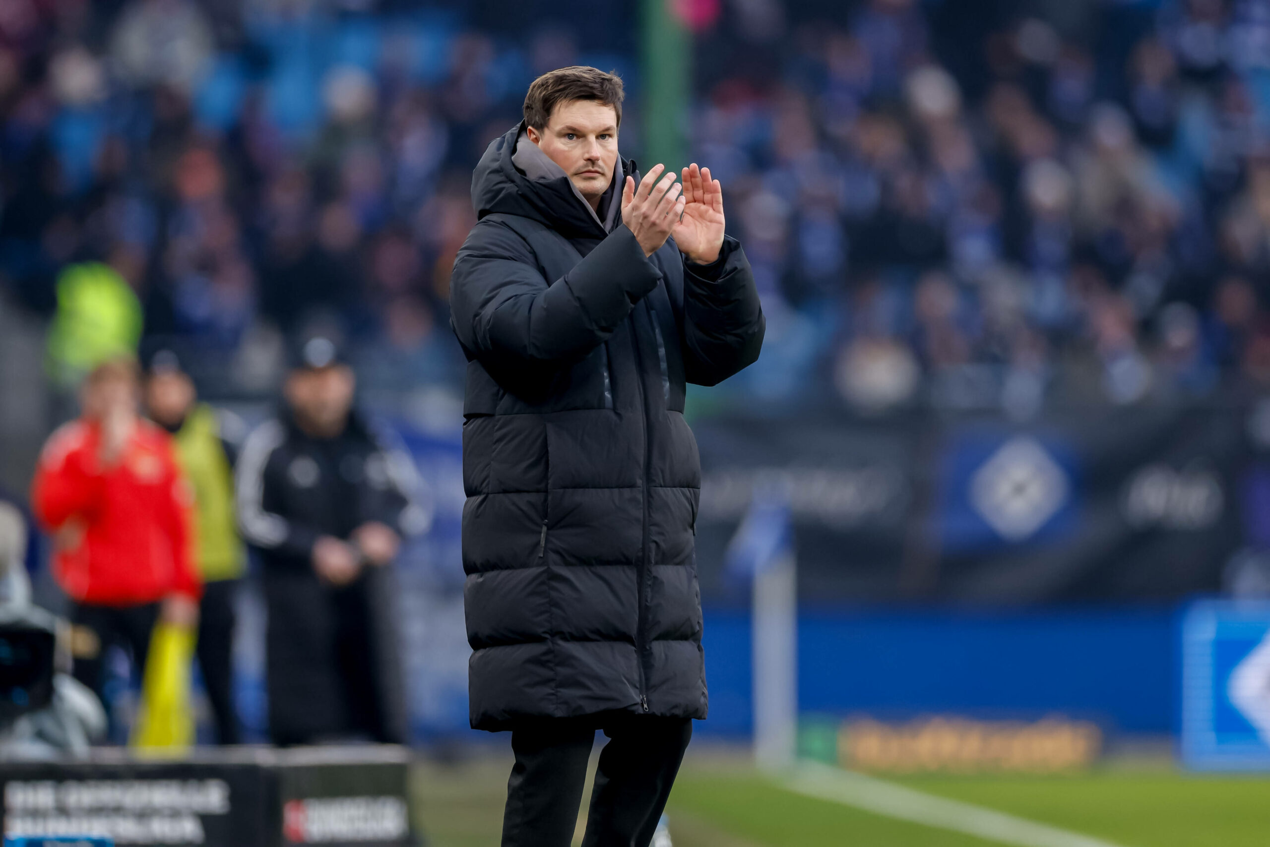 HSV-Trainer Merlin Polzin klatscht in die Hände