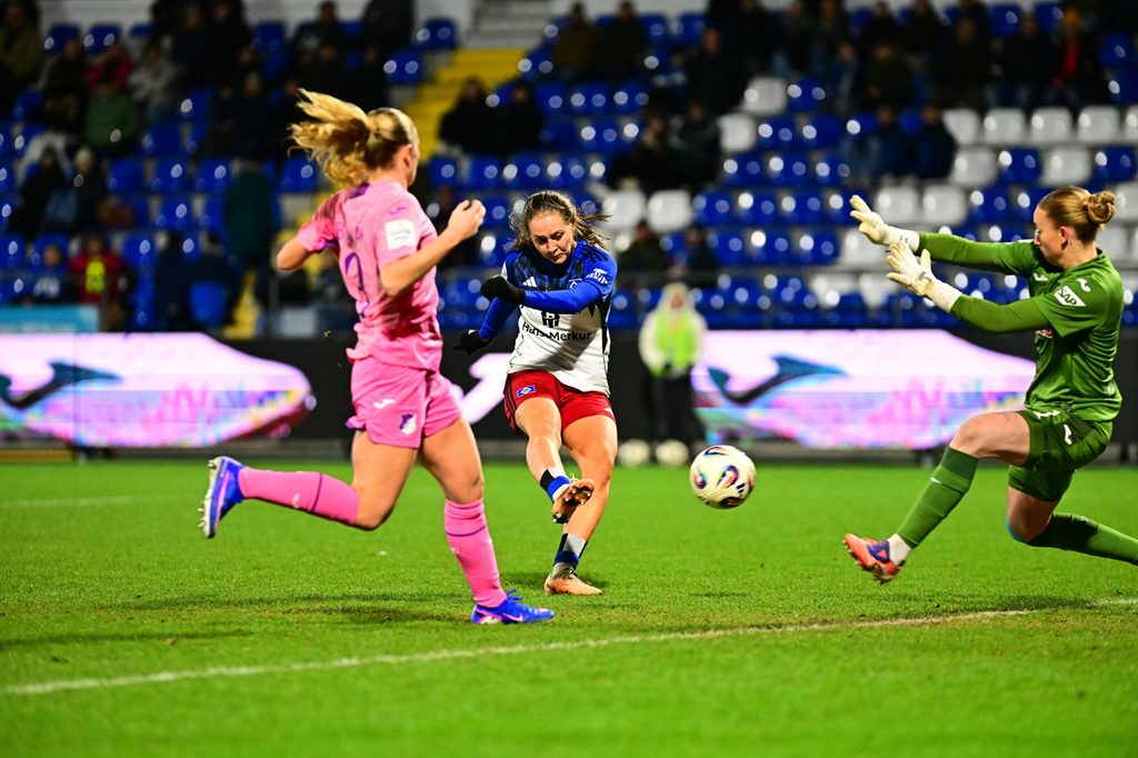 Camilla Linberg erzielt ein Tor für die HSV-Frauen in Hoffenheim
