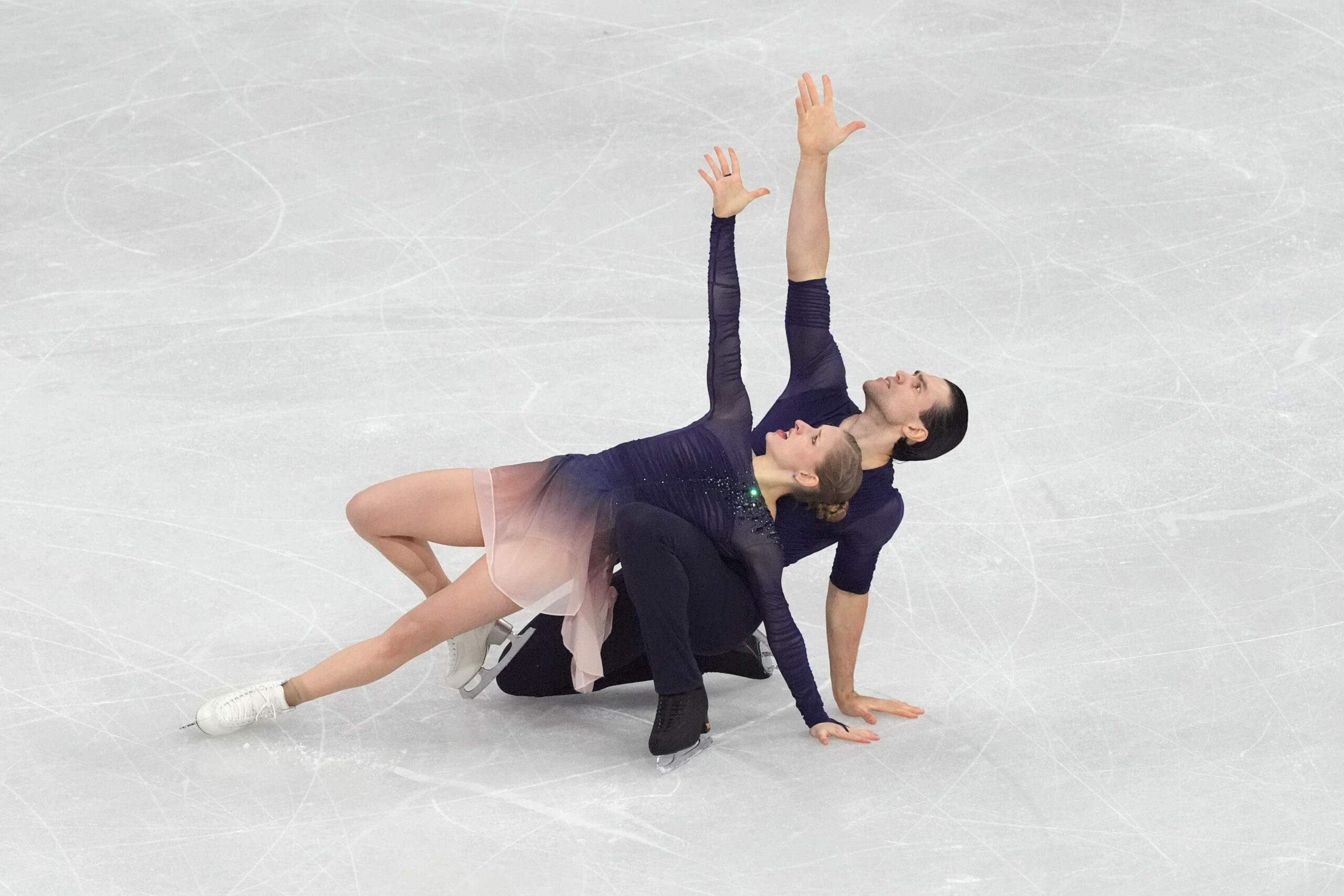 Minerva Hase und Nikita Volodin bei ihrer Kür