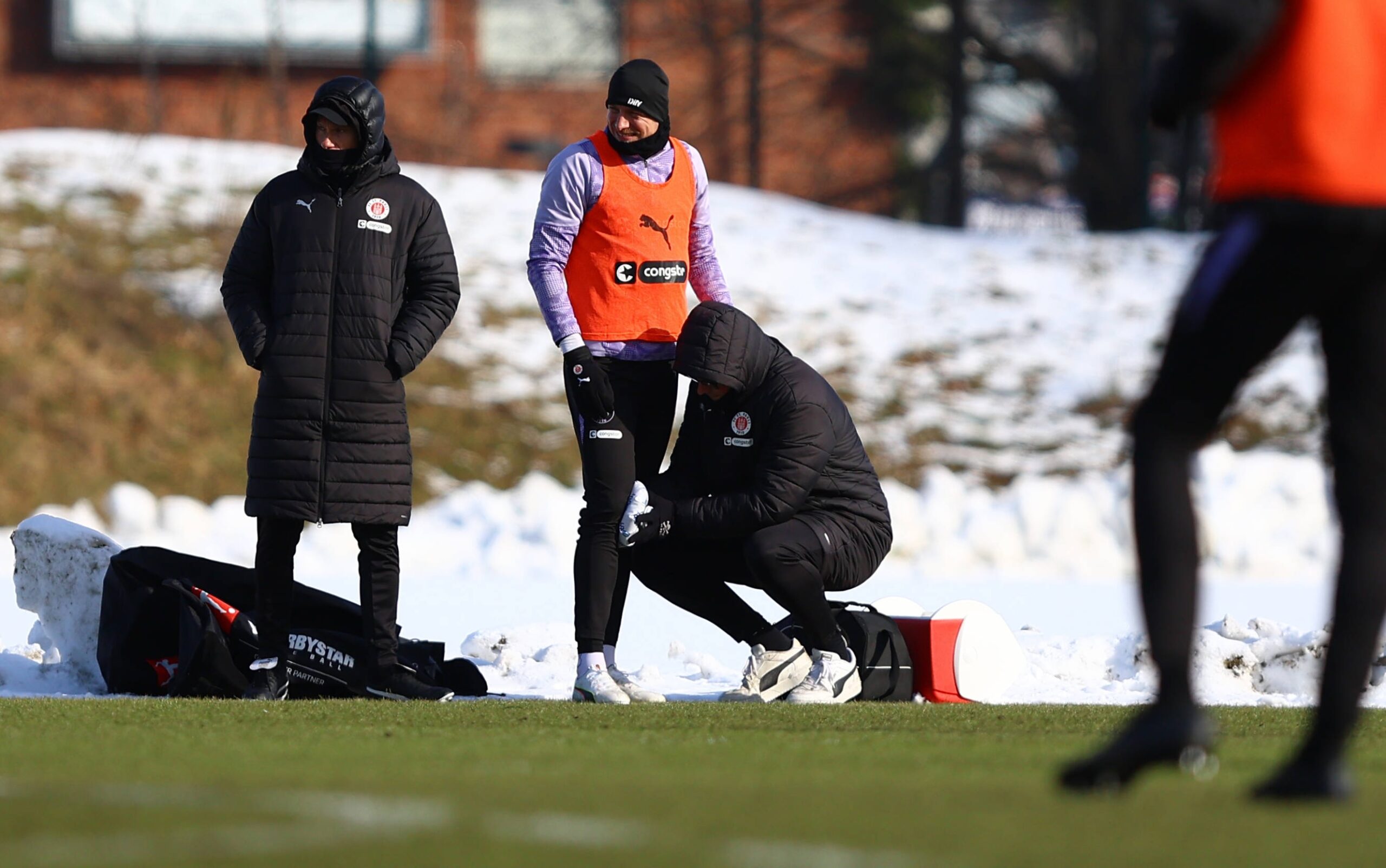 Hauke Wahl wird am Knie behandelt