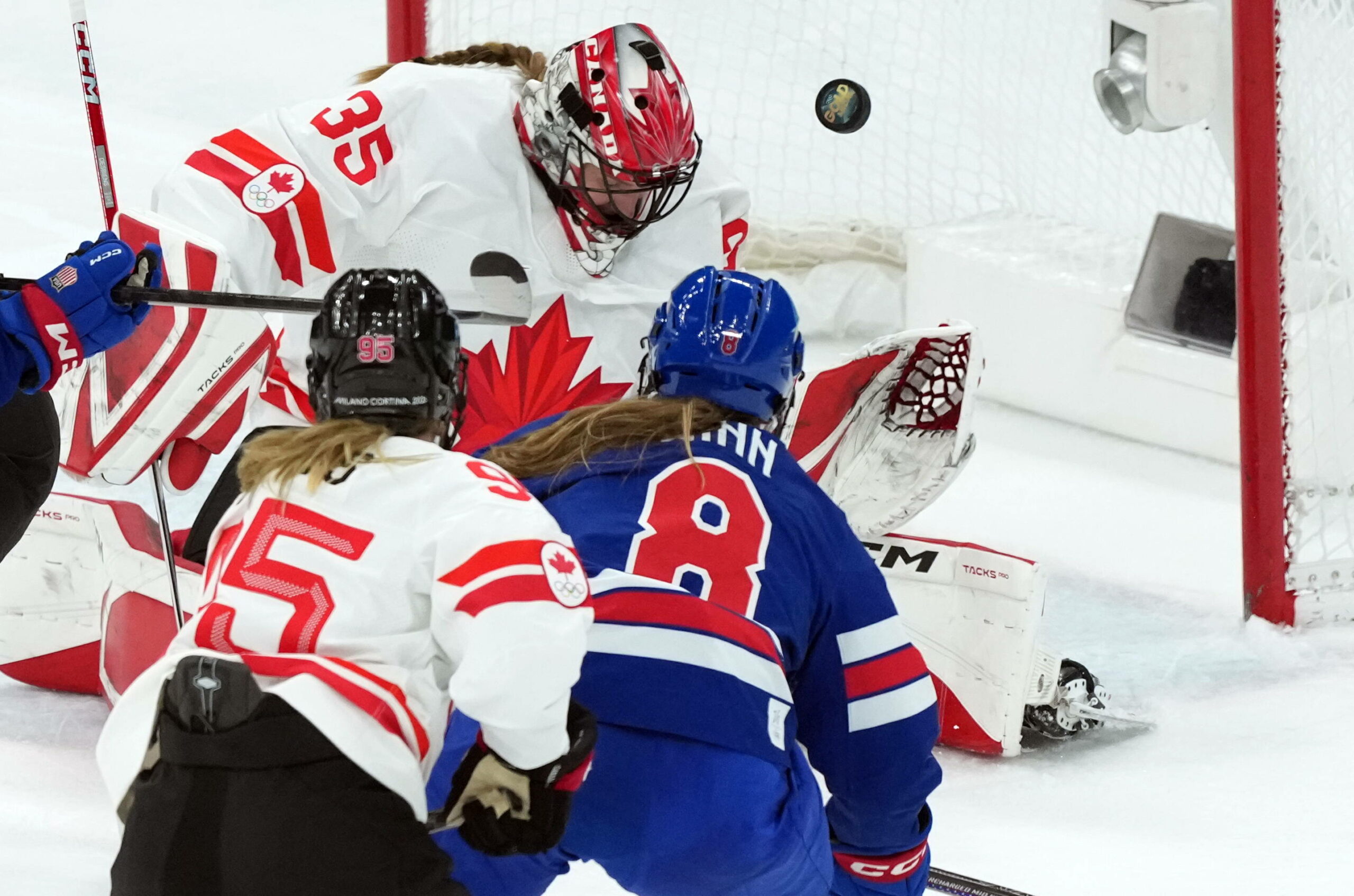 Im olympischen Eishockey-Finale setzten sich die US-Frauen nach Verlängerung durch.