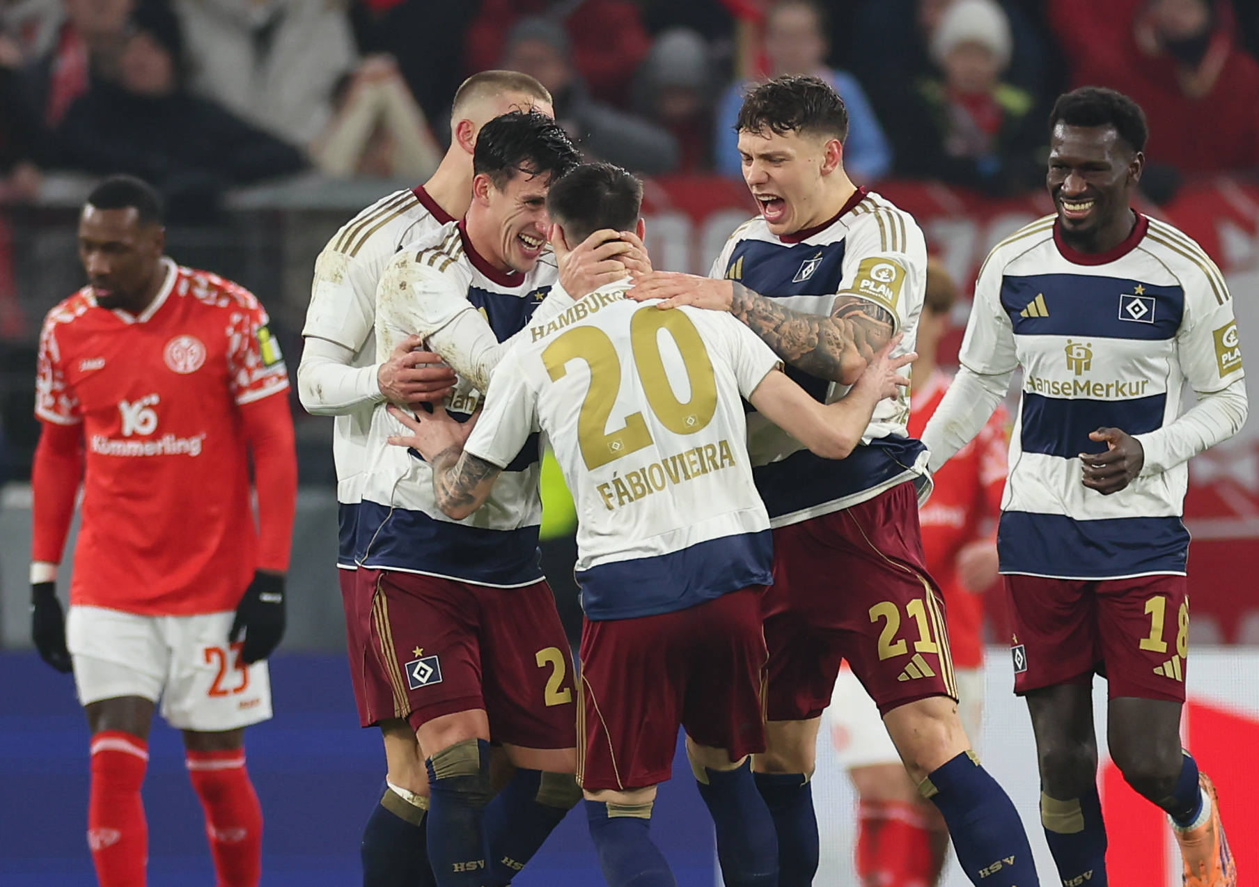 Fábio Vieira bejubelt ein Tor für den HSV